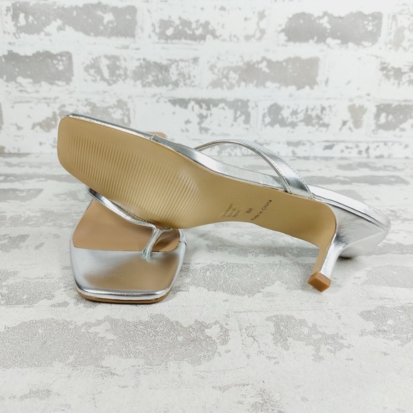 NEW Abound Silver Vinyl Square Toe Thong Sandals Kitten Heel V78 - Picture 12 of 14